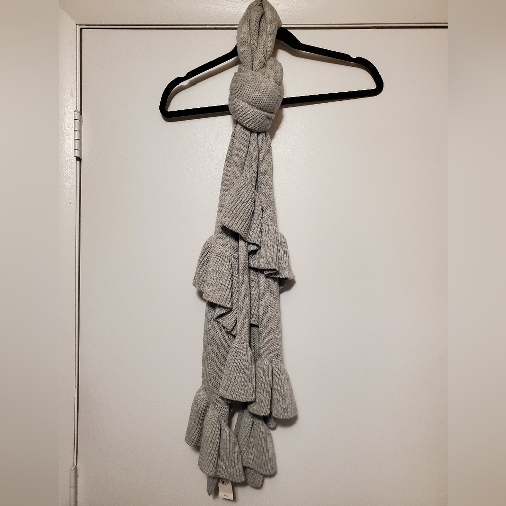 ❄️Express scarf new with tag❄️